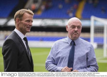 11.08.2015. Ipswich, England. Capital One Cup 1st Round. Ipswich Town versus Stevenage Borough. Teddy Sherringham, the Stevenage manager chats with Ipswich legend John Wark before the game. xNigelxCookex  ActionPlus11648546