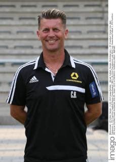 Aktuell Fußball, Damen, Porträttermin 1. FFC Frankfurt Trainer Colin Bell - Fototermin 1. FFC Frankfurt