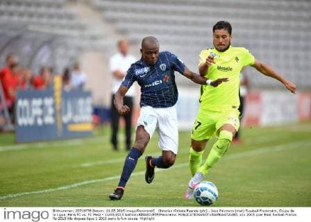 Christian Kinkela Fuanda (pfc) - Jose Palomino (met) Fussball Frankreich, Coupe de la Ligue, Paris FC vs. FC Metz - 11 08 2015 AnthonyBIBARD FEP Panoramic 