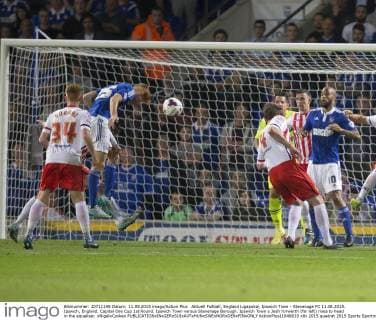 Aktuell FuÃŸball, England Ligapokal, Ipswich Town - Stevenage FC 11.08.2015. Ipswich, England. Capital One Cup 1st Round. Ipswich Town versus Stevenage Borough. Ipswich Town s Josh Yorwerth (far left) rises to head in the equaliser. xNigelxCookex  ActionPlus11648610