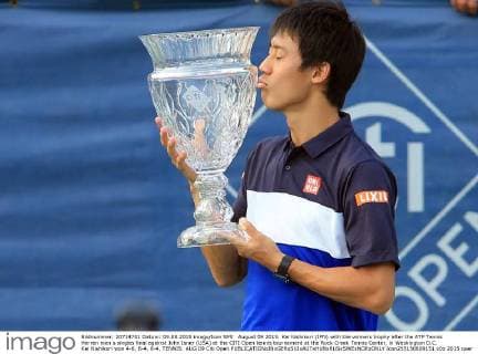 August 09 2015: Kei Nishikori (JPN) with the winners trophy after the ATP Tennis Herren men s singles final against John Isner (USA) at the CITI Open tennis tournament at the Rock Creek Tennis Center, in Washington D.C. Kei Nishikori won 4-6, 6-4, 6-4. TENNIS: AUG 09 Citi Open Icon255150809151 EDITORIAL USE ONLY