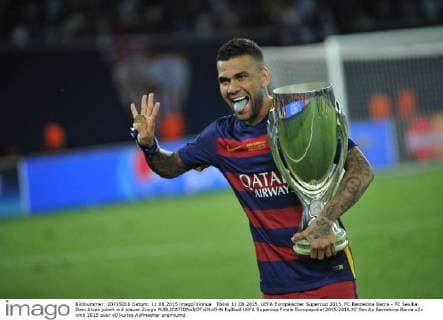 Tbilisi 11.08.2015, UEFA Europäischer Supercup 2015, FC Barcelona Barca - FC Sevilla. Dani Alves jubelt mit blauer Zunge 