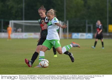 Koessen, Oesterreich, 11.08.2015 - Fussball, Frauenfussball, VfL Wolfsburg - FC Wacker Innsbruck Bild zeigt: Isabel Kerschowski (VfL Wolfsburg) im Zweikampf mit Lisa Appel (FC Wacker Innsbruck), Fussball, Frauenfussball, VfL Wolfsburg - FC Wacker Innsbruck, xklx
