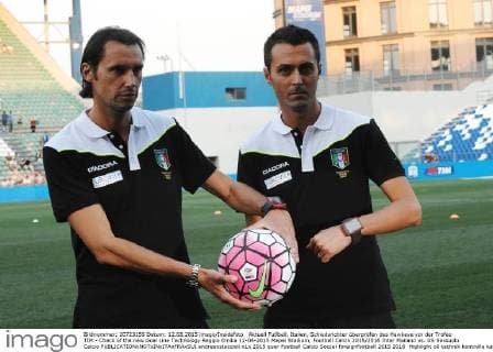 Aktuell Fußball, Italien, Schiedsrichter überprüfen das Hawkeye vor der Trofeo TIM - Check of the new Goal Line Technology Reggio Emilia 12-08-2015 Mapei Stadium, Football Calcio 2015 2016 Inter Mailand vs. US Sassuolo Calcio andreaxstaccioli
