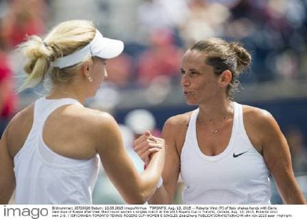 TORONTO, Aug. 13, 2015 -- Roberta Vinci (R) of Italy shakes hands with Daria Gavrilova of Russia after their third round women s singles match at the 2015 Rogers Cup in Toronto, Canada, Aug. 13, 2015. Roberta Vinci won 2-0. ) (SP)CANADA-TORONTO-TENNIS-ROGERS CUP-WOMEN S SINGLES ZouxZheng 