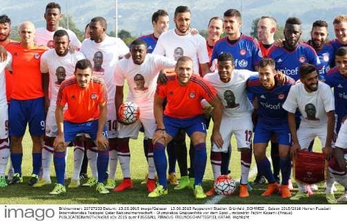 13.08.2015 Rapperswil Stadion Grünfeld ,SCHWEIZ , Saison 2015 2016 Herren Fussball Internationales Testspiel Qatar Nationalmannschaft - Olympiakos Gruppenfoto vor dem Spiel , mitendrin Pajtim Kasami (Piräus) 