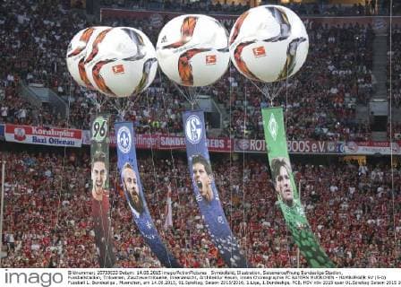 Symbolbild, Illustration, Saisoneroeffnung Bundesliga Stadion, Fussballstadion, Tribuenen, Zuschauertribuene, Innenansicht, Architektur Rasen, innen Choreographie FC BAYERN MUENCHEN - HAMBURGER SV (5-0) Fussball 1. Bundesliga , Muenchen, am 14.08.2015, 01.Spieltag, Saison 2015 2016, 1.Liga, 1.Bundesliga, FCB, HSV