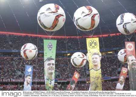 Symbolbild, Illustration, Saisoneroeffnung Bundesliga Stadion, Fussballstadion, Tribuenen, Zuschauertribuene, Innenansicht, Architektur Rasen, innen Choreographie FC BAYERN MUENCHEN - HAMBURGER SV (5-0) Fussball 1. Bundesliga , Muenchen, am 14.08.2015, 01.Spieltag, Saison 2015 2016, 1.Liga, 1.Bundesliga, FCB, HSV