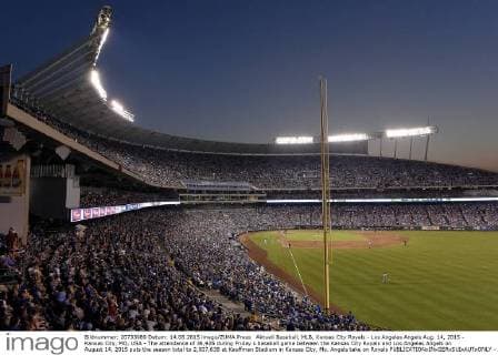 Aktuell Baseball, MLB, Kansas City Royals - Los Angeles Angels Aug. 14, 2015 - Kansas City, MO, USA - The attendance of 36,926 during Friday s baseball game between the Kansas City Royals and Los Angeles Angels on August 14, 2015 puts the season total to 2,007,638 at Kauffman Stadium in Kansas City, Mo. Angels take on Royals - ZUMAm67_