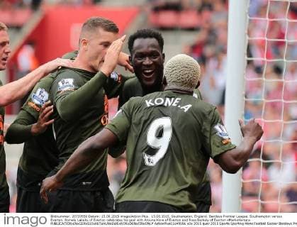 15.08.2015. Southampton, England. Barclays Premier League. Southampton versus Everton. Romelu Lakaku of Everton celebrates his goal with Arouna Kone of Everton and Ross Barkely of Everton xMarkxKertonx  ActionPlus11649596