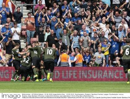 15.08.2015. Southampton, England. Barclays Premier League. Southampton versus Everton. Ross Barkely of Everton makes it 3-0 Everton and celebrates in front of his fans xMarkxKertonx  ActionPlus11649704