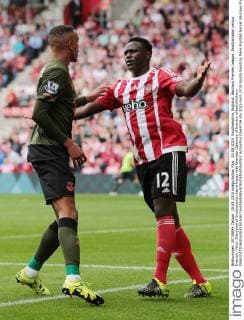 15.08.2015. Southampton, England. Barclays Premier League. Southampton versus Everton. Victor Wanyama of Southampton has a fracas with Brendan Galloway of Everton xMarkxKertonx  ActionPlus11649734