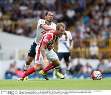 Tottenham s Nacer Chadli tussles with Stoke s Glenn Whelan Barclays Premier League - Tottenham Hotspur vs Stoke City - White Hart Lane -England - 15th August 2015 - Picture David Klein Sportimage EDITORIAL USE ONLY. No use with unauthorised audio, video, data, fixture lists, club league logos or live services. Online in-match use limited to 120 images, no video emulation. No use in betting, games or single club league player publications.