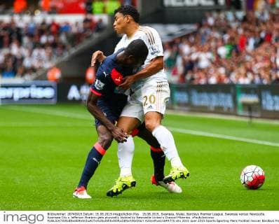 15.08.2015. Swansea, Wales. Barclays Premier League. Swansea versus Newcastle. Swansea City s Jefferson Montero gets physically tackled by Newcastle United s Chancel Mbemba. xPaulxJenkinsx  ActionPlus11649775