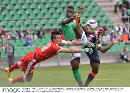 Moustapha Sall (saint etienne) vs Jerome Prior et Henri Saivet (bordeaux) FOOTBALL : Saint Etienne vs Bordeaux - Ligue 1 - 15 08 2015 FredericChambert 