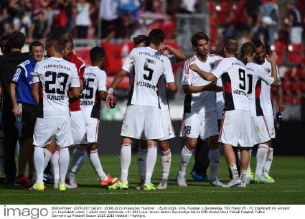 15.08.2015, xjhx, Fussball 1.Bundesliga, FSV Mainz 05 - FC Ingolstadt 04, emspor v.l. Ingolstadt jubeln jubelt nach Spielende.