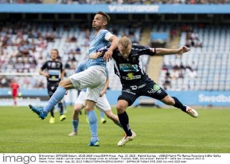 Aug. 15, 2015 - Malmö Sverige - 150815 Malmö FFs Markus Rosenberg träffar Gefles Jesper Floren otäckt i pannan med sin armbage under en luftduell - Fussball, SWE, Allsvenskan: Malmö FF - Gefle den 15 august 2015 in Malmö..Foto: News - Aug. 15, 2015 - ZUMAb138