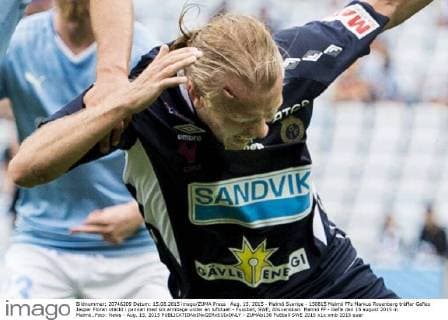 Aug. 15, 2015 - Malmö Sverige - 150815 Malmö FFs Markus Rosenberg träffar Gefles Jesper Floren otäckt i pannan med sin armbage under en luftduell - Fussball, SWE, Allsvenskan: Malmö FF - Gefle den 15 august 2015 in Malmö..Foto: News - Aug. 15, 2015 - ZUMAb138