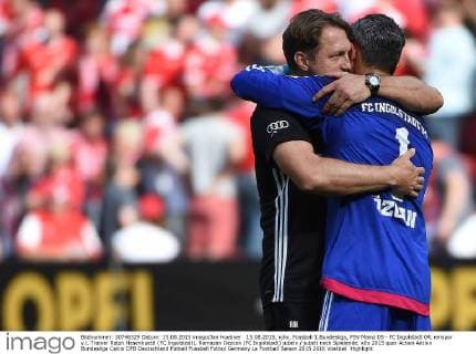 15.08.2015, xjhx, Fussball 1.Bundesliga, FSV Mainz 05 - FC Ingolstadt 04, emspor v.l. Trainer Ralph Hasenhuettl (FC Ingolstadt), Ramazan Oezcan (FC Ingolstadt) jubeln jubelt nach Spielende.