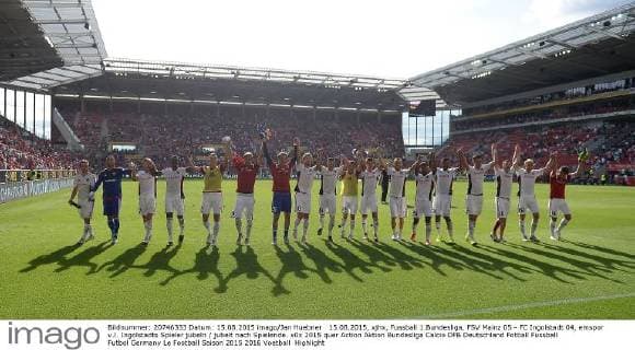 15.08.2015, xjhx, Fussball 1.Bundesliga, FSV Mainz 05 - FC Ingolstadt 04, emspor v.l. Ingolstadts Spieler jubeln jubelt nach Spielende.