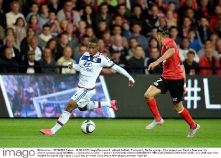Aktuell Fußball, Frankreich, EA Guingamp - Olympique Lyon Claudio Beauvue (ol) - Dorian Leveque (gui) FOOTBALL : Guingamp vs Lyon - Ligue 1 - 15 08 2015 AnthonyBIBARD FEP 