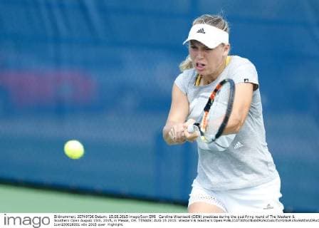 Caroline Wozniacki (DEN) practices during the qualifying round of The Western & Southern Open August 15th, 2015, in Mason, OH. TENNIS: AUG 15 2015: Western & Southern Open Icon150816001 EDITORIAL USE ONLY