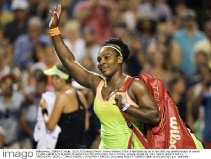 Serena Williams of the United States waves to fans after her semifinal match of women s singles against Belinda Bencic of Switerland at the 2015 Rogers Cup in Toronto, Canada, August 15, 2015. Serena Williams lost 1-2. ) (SP)CANADA-TORONTO-TENNIS-ROGERS CUP-WOMEN S SINGLES ZouxZheng 
