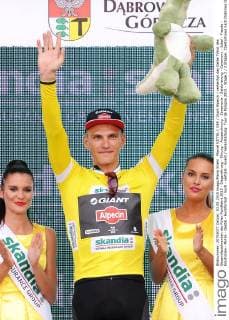 Marcel KITTEL ( GER Giant Alpecin ) verteidigt das Gelbe Trikot des Gesamtfzuehrenden der Polen Rundfahrt 2015 - Siegerehrung - Ehrung - Auszeichnung - Zeremonie - Zelebrierung - Ceremony - Jubel - Freude - Emotionen - Mimik - Gestik - Hochformat - hoch - vertikal - Event Veranstaltung: Tour de Pologne 2015 - Stage 2 2.Etappe: Czestochowa nach Dabrowa Gornicza 146.0 km - Location Ort: Dabrowa Gornicza - Poland - Polen - Europe - Europa - Date Datum: 03.08.2015 Stiehl Photography