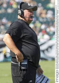 Aug. 16, 2015: Philadelphia Eagles head coach Chip Kelly looks on during the NFL American Football Herren USA game between the Indianapolis Colts and the Philadelphia Eagles at Lincoln Financial Field in Philadelphia, Pennsylvania. The Philadelphia Eagles won 36-10. NFL 2015: Colts vs Eagles AUG 16 - ZUMAc04_