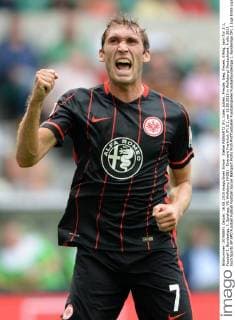 Stefan REINARTZ (F), Jubel, jubeln, Freude, Sieg, freuen, Erfolg, nach Tor 2:1, Fussball 1. Bundesliga, 1. Spieltag, VfL Wolfsburg (WOB) - Eintracht Frankfurt (F) 2:1, am 16.08.2015 in Wolfsburg Deutschland. Â