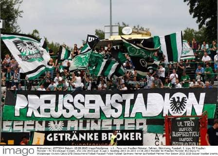 v.li.: Fans von Preußen Münster, Fahnen, Stimmung, Fussball, 3. Liga, SC Preußen Münster - FC Würzburger Kickers, xfsx