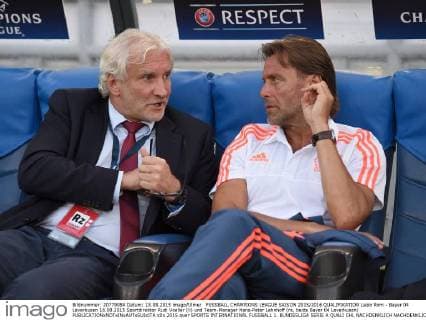FUSSBALL CHAMPIONS LEAGUE SAISON 2015 2016 QUALIFIKATION Lazio Rom - Bayer 04 Leverkusen 18.08.2015 Sportdirektor Rudi Voeller (li) und Team-Manager Hans-Peter Lehnhoff (re, beide Bayer 04 Leverkusen) 