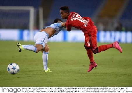 FUSSBALL CHAMPIONS LEAGUE SAISON 2015 2016 QUALIFIKATION Lazio Rom - Bayer 04 Leverkusen 18.08.2015 Felipe Anderson (li, Lazio Rom) gegen Wendell (re, Bayer 04 Leverkusen) 