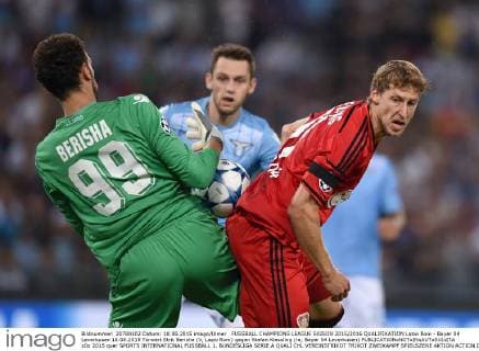 FUSSBALL CHAMPIONS LEAGUE SAISON 2015 2016 QUALIFIKATION Lazio Rom - Bayer 04 Leverkusen 18.08.2015 Torwart Etrit Berisha (li, Lazio Rom) gegen Stefan Kiessling (re, Bayer 04 Leverkusen) 