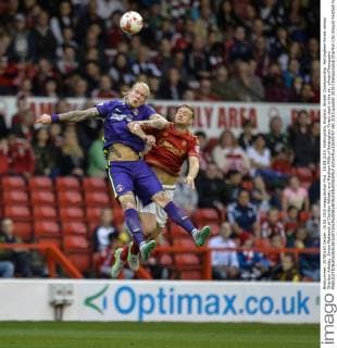 18.08.2015. Nottingham, England. Skybet Championship. Nottingham Forest versus Charlton Athletic. Simon Makienok of Charlton Athletic and Matthew Mills of Nottingham Forest clash in the air. xAndyxThompsonx  ActionPlus11650757