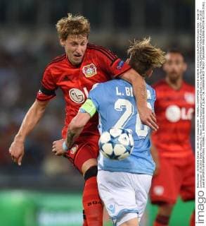 FUSSBALL CHAMPIONS LEAGUE SAISON 2015 2016 QUALIFIKATION Lazio Rom - Bayer 04 Leverkusen 18.08.2015 Stefan Kiessling (li, Bayer 04 Leverkusen) gegen Lucas Biglia (re, Lazio Rom) 