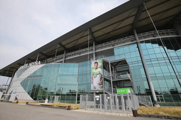 Heimspielstaette des VfL Wolfsburg Hauptribüne mit Plakat von Kevin De Bruyne (VfL Wolfsburg)