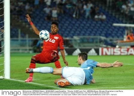 Miroslav KLOSE Lazio Palo, WENDELL Bayer. Miroslav Klose takes a post Roma 18-08-2015 Stadio Olimpico, Football Calcio 2015 2016 Champions League Preliminary Lazio Rom vs. Bayer 04 Leverkusen andreaxstaccioli