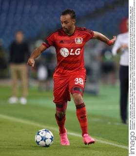 FUSSBALL CHAMPIONS LEAGUE SAISON 2015 2016 QUALIFIKATION Lazio Rom - Bayer 04 Leverkusen 18.08.2015 Karim Bellarabi (Bayer 04 Leverkusen) am Ball 
