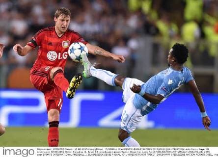 FUSSBALL CHAMPIONS LEAGUE SAISON 2015 2016 QUALIFIKATION Lazio Rom - Bayer 04 Leverkusen 18.08.2015 Stefan Kiessling (li, Bayer 04 Leverkusen) gegen Ogenyi Onazi (re, Lazio Rom) 
