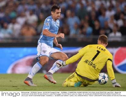 FUSSBALL CHAMPIONS LEAGUE SAISON 2015 2016 QUALIFIKATION Lazio Rom - Bayer 04 Leverkusen 18.08.2015 Miroslav Klose (li, Lazio Rom) gegen Torwart Bernd Leno (re, Bayer 04 Leverkusen) 