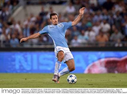 FUSSBALL CHAMPIONS LEAGUE SAISON 2015 2016 QUALIFIKATION Lazio Rom - Bayer 04 Leverkusen 18.08.2015 Miroslav Klose (Lazio Rom) am Ball 