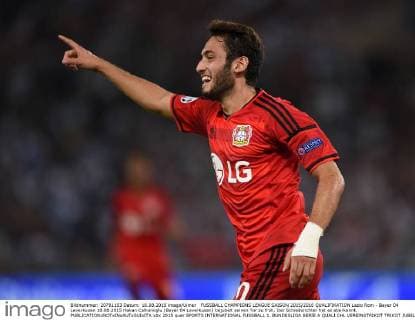 FUSSBALL CHAMPIONS LEAGUE SAISON 2015 2016 QUALIFIKATION Lazio Rom - Bayer 04 Leverkusen 18.08.2015 Hakan Calhanoglu (Bayer 04 Leverkusen) bejubelt seinen Tor zu früh. Der Schiedsrichter hat es aberkannt. 