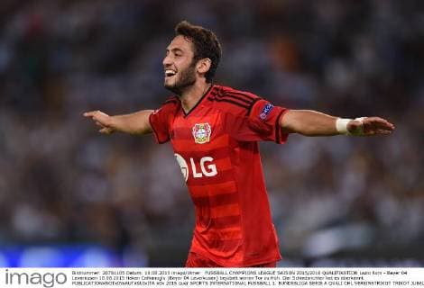 FUSSBALL CHAMPIONS LEAGUE SAISON 2015 2016 QUALIFIKATION Lazio Rom - Bayer 04 Leverkusen 18.08.2015 Hakan Calhanoglu (Bayer 04 Leverkusen) bejubelt seinen Tor zu früh. Der Schiedsrichter hat es aberkannt. 
