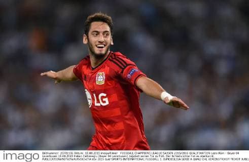 FUSSBALL CHAMPIONS LEAGUE SAISON 2015 2016 QUALIFIKATION Lazio Rom - Bayer 04 Leverkusen 18.08.2015 Hakan Calhanoglu (Bayer 04 Leverkusen) bejubelt seinen Tor zu früh. Der Schiedsrichter hat es aberkannt. 