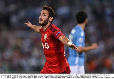 FUSSBALL CHAMPIONS LEAGUE SAISON 2015 2016 QUALIFIKATION Lazio Rom - Bayer 04 Leverkusen 18.08.2015 Hakan Calhanoglu (Bayer 04 Leverkusen) bejubelt seinen Tor zu früh. Der Schiedsrichter hat es aberkannt. 