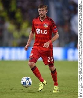 FUSSBALL CHAMPIONS LEAGUE SAISON 2015 2016 QUALIFIKATION Lazio Rom - Bayer 04 Leverkusen 18.08.2015 Christoph Kramer (Bayer 04 Leverkusen) am Ball 