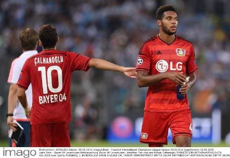 Fussball International Champions League Saison 2015 2016 Qualifikation 18.08.2015 Lazio Rom - Bayer 04 Leverkusen Enttaeuschung Bayer 04 Leverkusen: Jonathan Tah (re) und Hakan Calhanoglu 