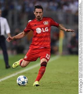 FUSSBALL CHAMPIONS LEAGUE SAISON 2015 2016 QUALIFIKATION Lazio Rom - Bayer 04 Leverkusen 18.08.2015 Roberto Hilbert (Bayer 04 Leverkusen) am Ball 