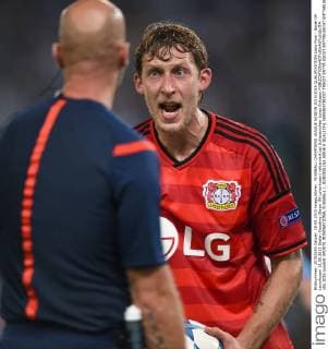 FUSSBALL CHAMPIONS LEAGUE SAISON 2015 2016 QUALIFIKATION Lazio Rom - Bayer 04 Leverkusen 18.08.2015 Stefan Kiessling (Bayer 04 Leverkusen) reklamiert bei Schiedsrichter Jonas Eriksson 